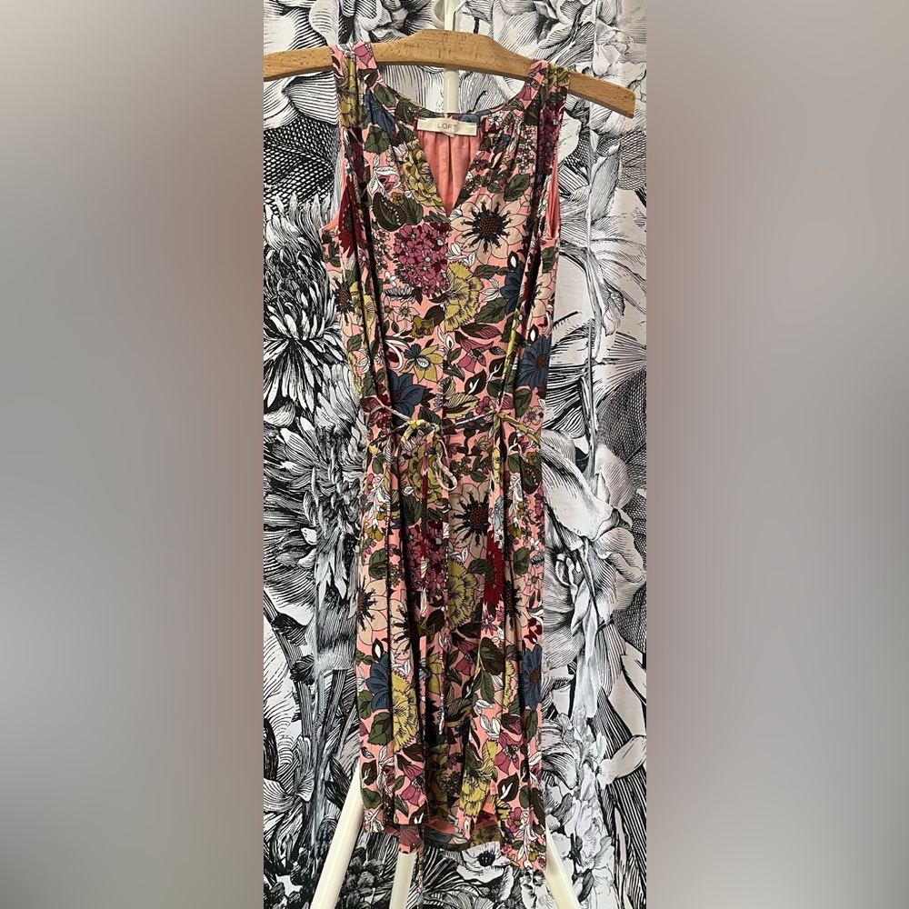 Beautiful pink retro sleveless floral midi sundress by LOFT. Size 4. Soft lining